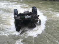 грузовик рухнул в реку