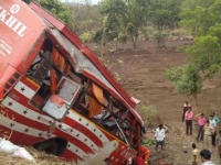 автобус упал в индии