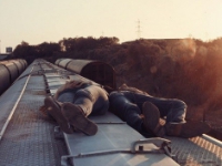 подростки на крыше поезда