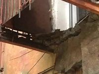 обвалился балкон
